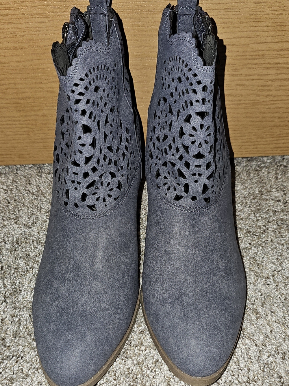 Rampage Women's Size 10 Gray Laser-Cut Ankle Boots